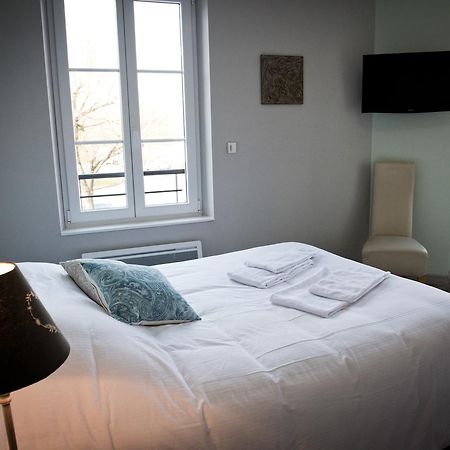 Logis Hotel Restaurant Le Relais Fleuri Vervins Екстериор снимка