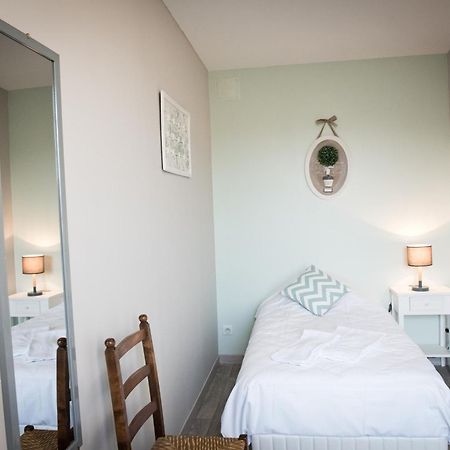 Logis Hotel Restaurant Le Relais Fleuri Vervins Екстериор снимка
